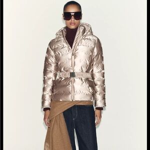 Zara limited edition FITTED CROPPED WINDPROOF
ANORAK MI SOFT GOLD